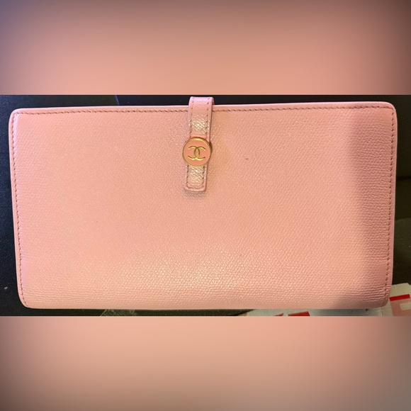 I am LIVE! Heart “❤️” my flyer for my Next Live Steals & Deals Show. - Picture 6 of 16